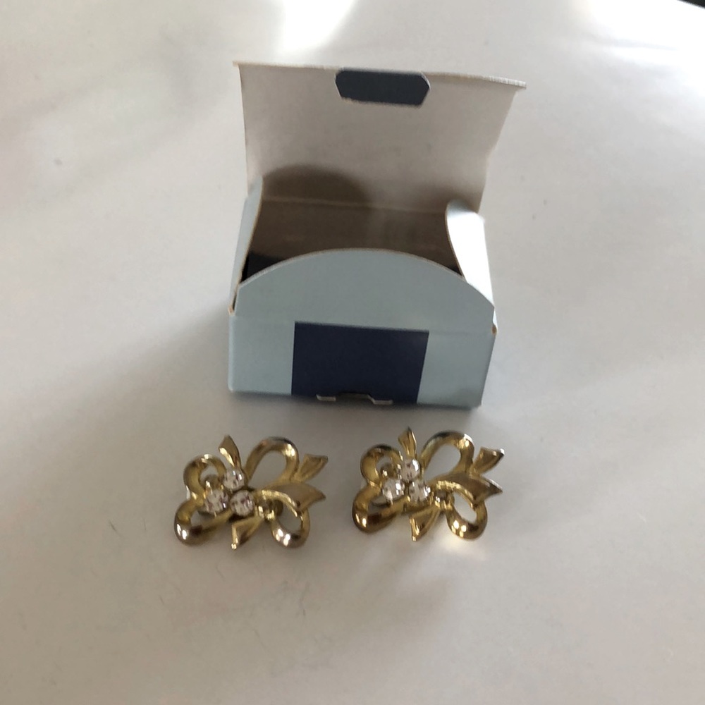 Avon clip on earrings 💍
